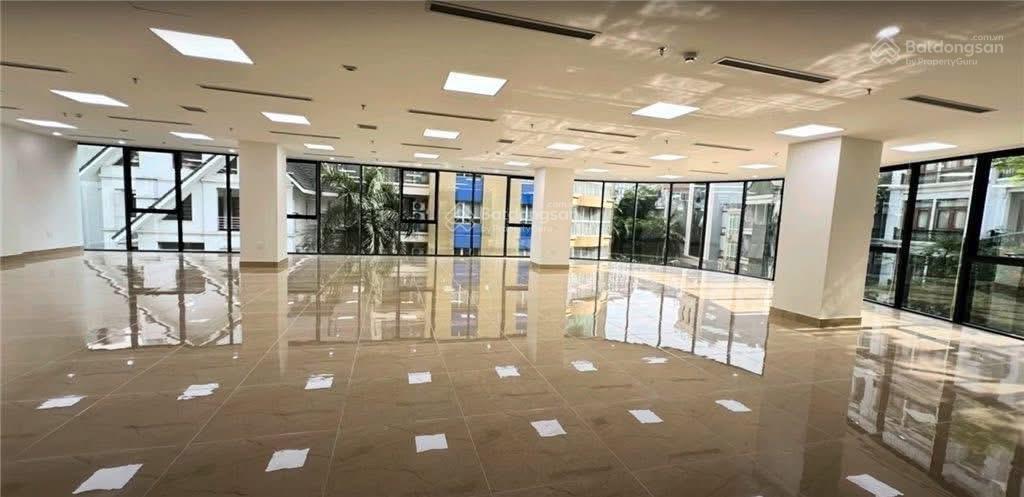 Tòa nhà mặt phố trung tâm quận cầu giấy, tây hồ, từ liêm...
* 300 m2  16,8 m mặt tiền  8 tầng.