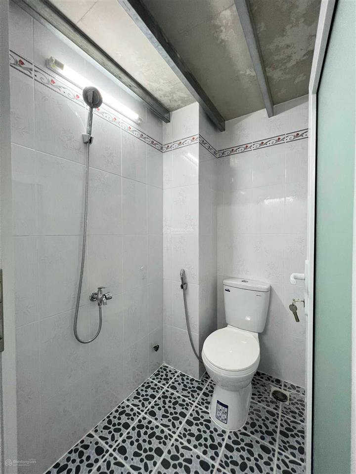 Cho thuê phòng trọ sinh viên  gác cao  thoáng mát  nhà xe, thang máy rộng rãi.