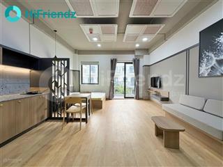 Cho thuê phòng ban công & cửa sổ thiết kế đẹp, full nội thất, có hồ bơi, khuôn viên  ngay lakeview