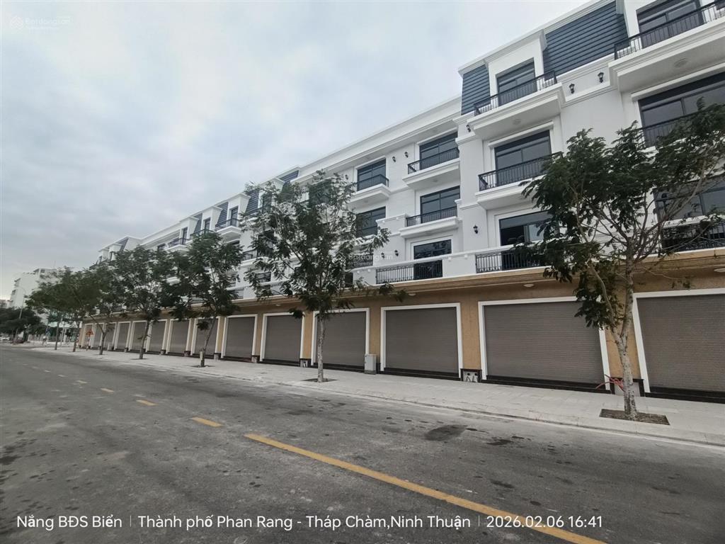 Bán liền kề 4 tầng đô thị biển bình sơn ocean park, cách biển 100m.