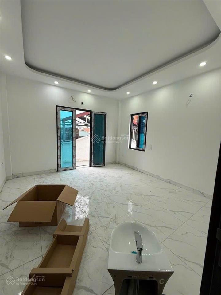 Nhà vừa xây , bán nhanh ở ngay trước tết quang lãm hà đông , s = 43m2 , giá hơn 5 tỷ,.