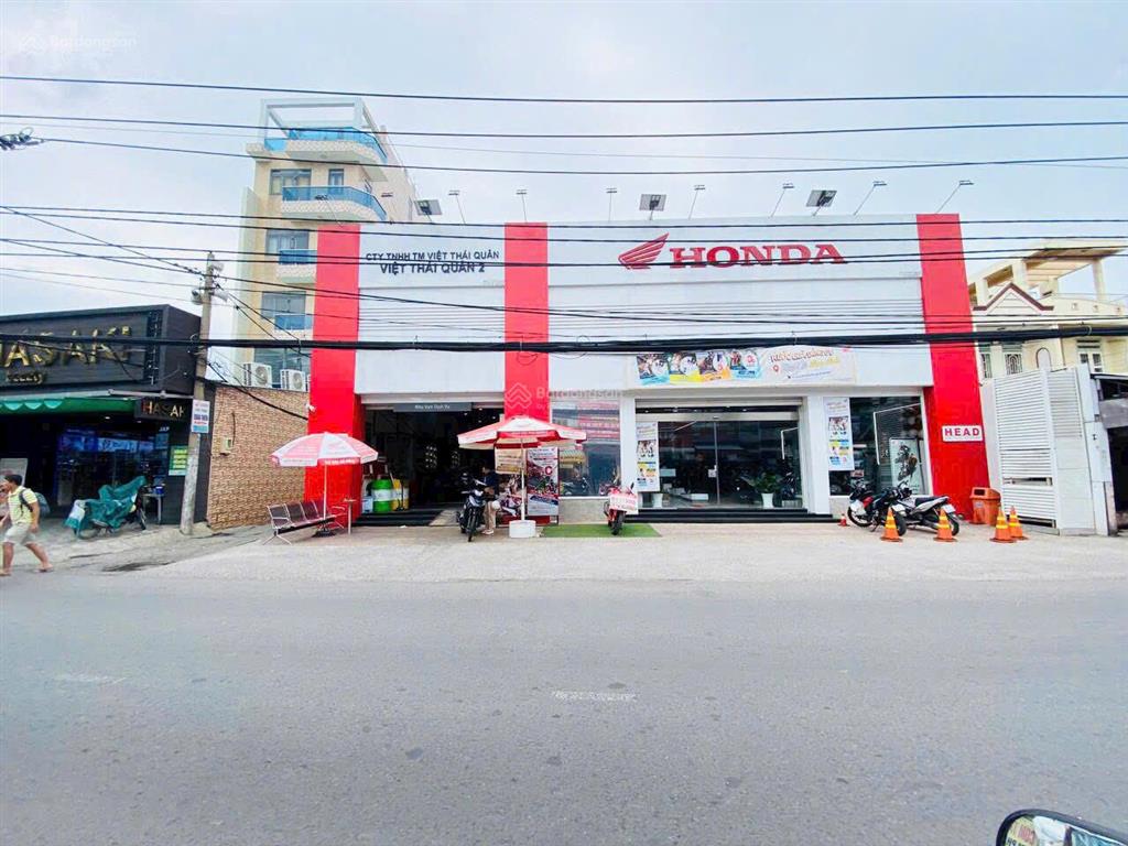 Bán nhà siêu khan hiếm mặt tiền nguyễn chí thanh  dt 18 x 40m  2 tầng  giá bán 100 tỷ tl