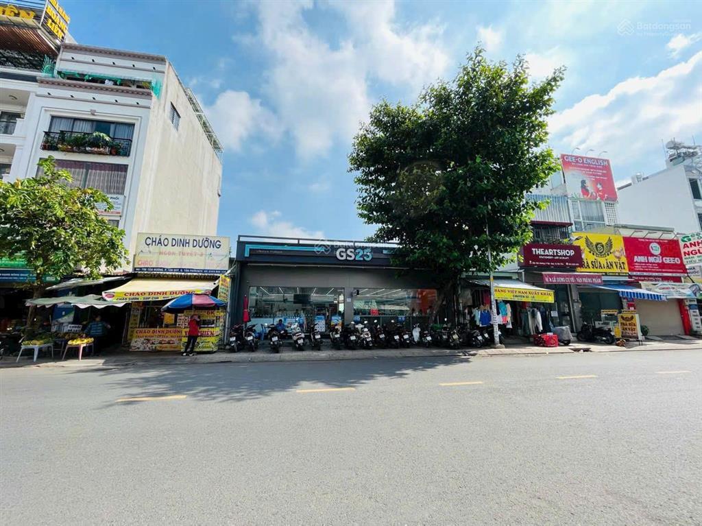 Bán nhà góc 2 mt cách mạng tháng 8  dt 8 x 26m. 194m²  hđt 140 triệu / tháng  giá 38.5 tỷ