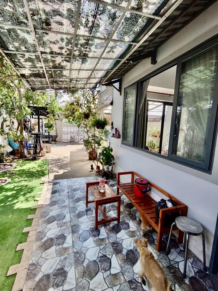 Nhà mặt tiền 9x28 m đường (826c) lê văn lương nối dài. cách nhà bè 5km. tiện kinh doanh