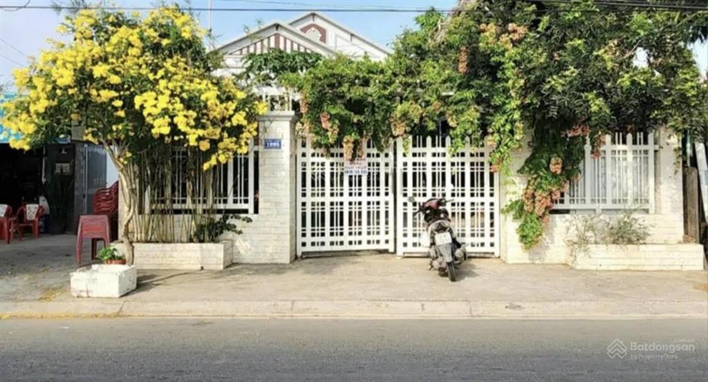 Nhà mặt tiền 9x28 m đường (826c) lê văn lương nối dài. cách nhà bè 5km. tiện kinh doanh