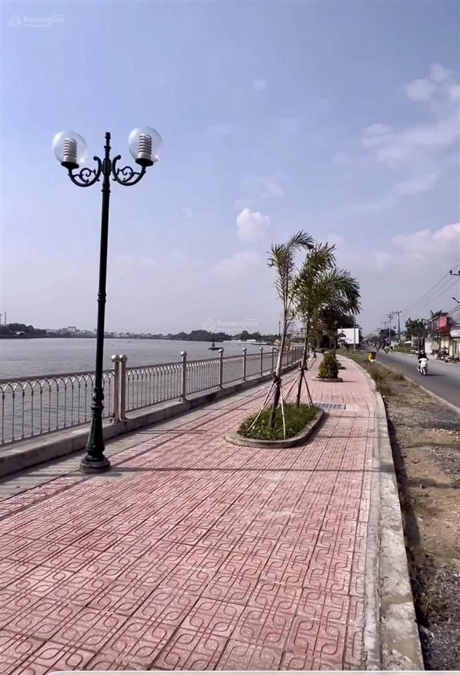 Nhà mặt tiền 9x28 m đường (826c) lê văn lương nối dài. cách nhà bè 5km. tiện kinh doanh