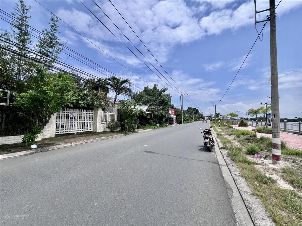 Nhà mặt tiền 9x28 m đường (826c) lê văn lương nối dài. cách nhà bè 5km. tiện kinh doanh