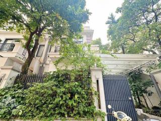 Cho thuê biệt thự ciputra, gần trường unis, 5 ngủ, full nội thất chỉ 2500 usd/ tháng