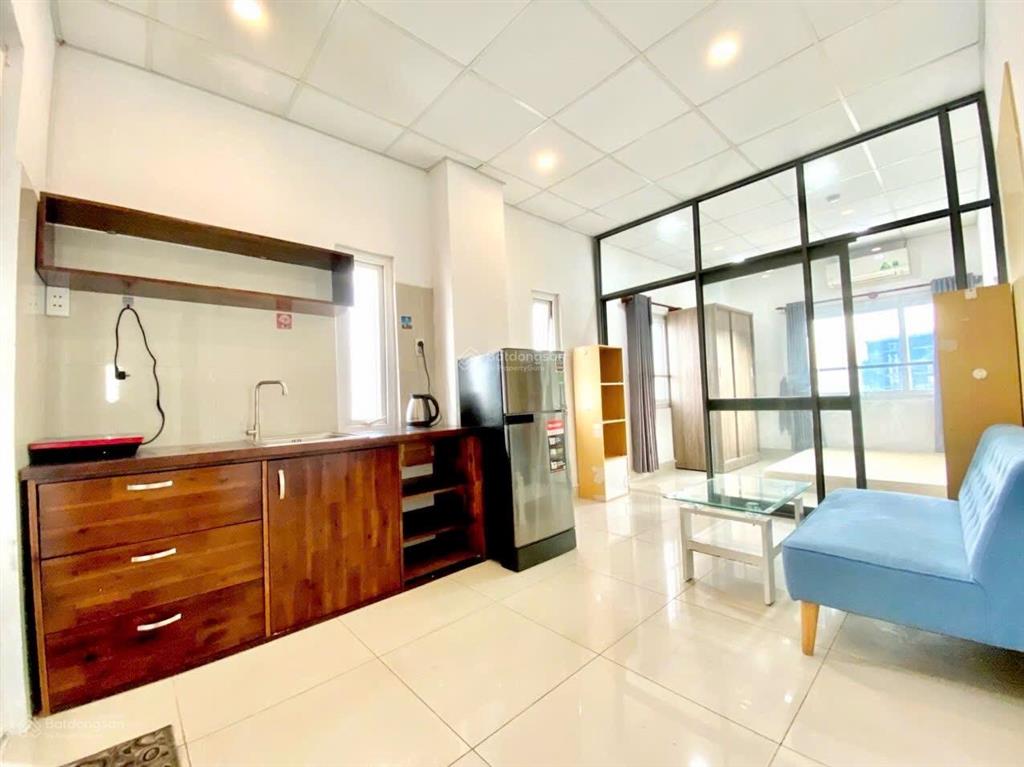 Cho thuê studio full nt, bancong nằm ngay xóm chiếu q4 gần q1,7,8 thuận tiện di chuyển
