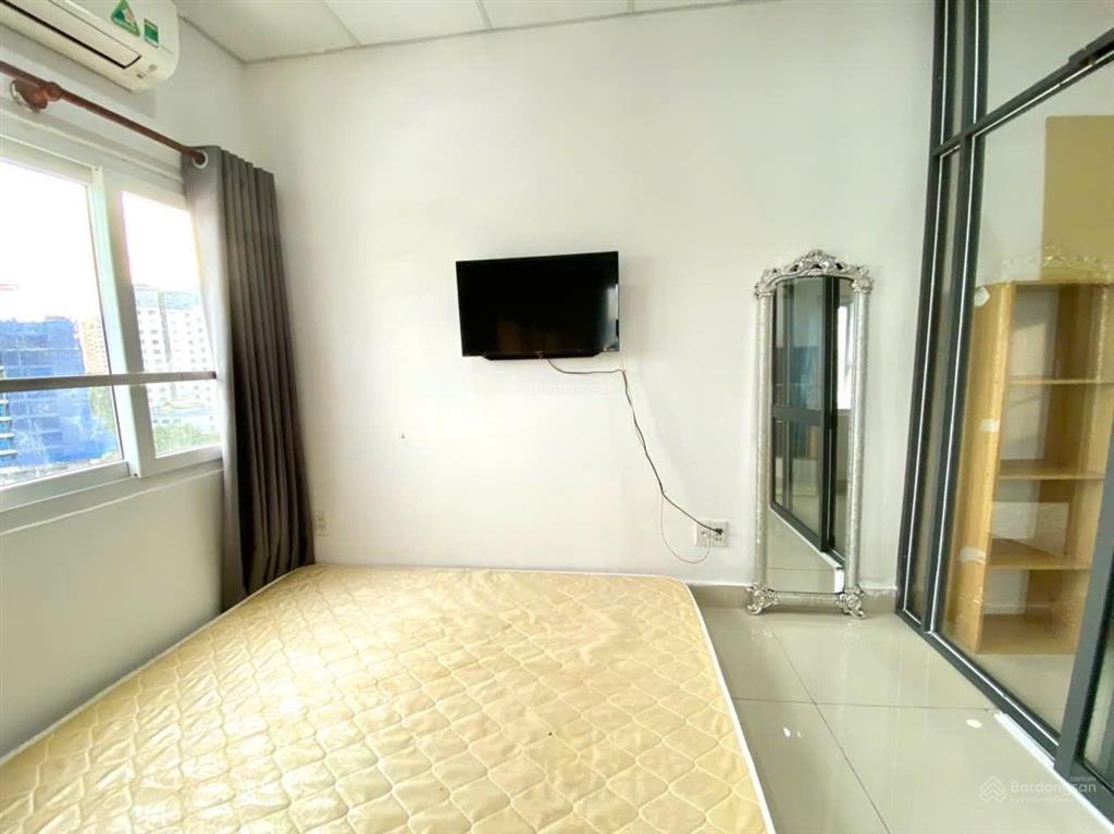 Cho thuê studio full nt, bancong nằm ngay xóm chiếu q4 gần q1,7,8 thuận tiện di chuyển