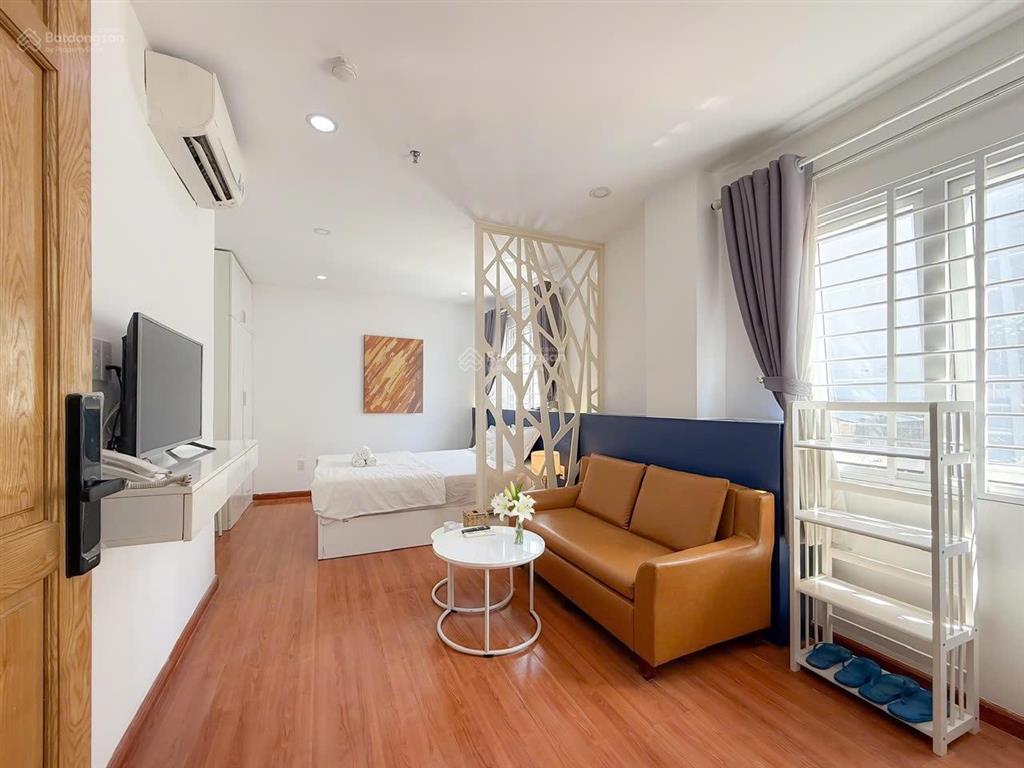 Cho thuê chdv nằm ngay trung tâm quận 4, máy giặt riêng, full nt, thuận tiện qua quận 1, quận 7
