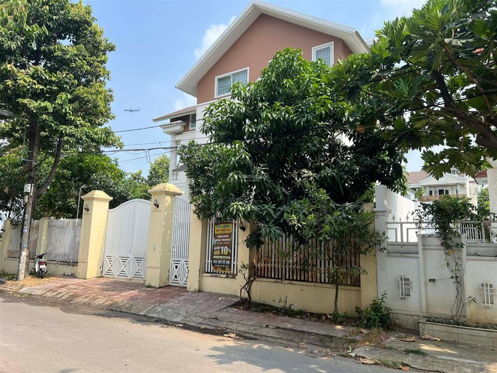 Ngộp nặng! biệt thự 368m2 góc 2 mặt tiền, đối diện công viên chỉ 31 tỷ