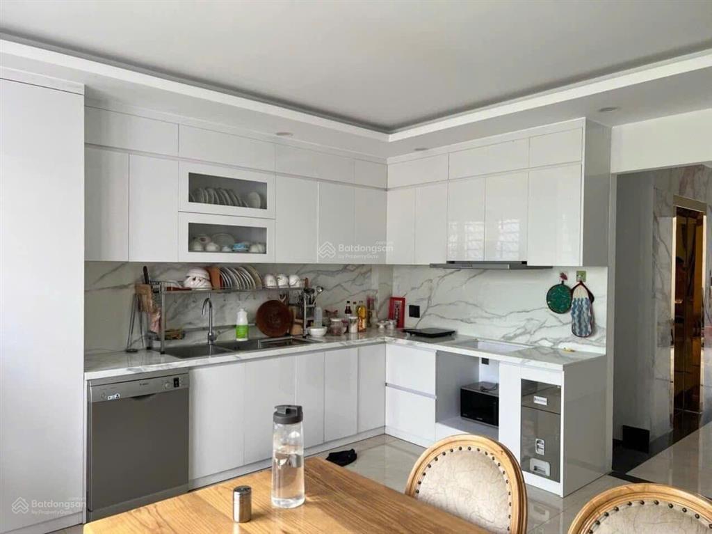 Bán nhà phố 5x23m hầm 4 tầng, hoàn thiện có thang máy, sẵn dòng tiền 40 triệu/tháng
