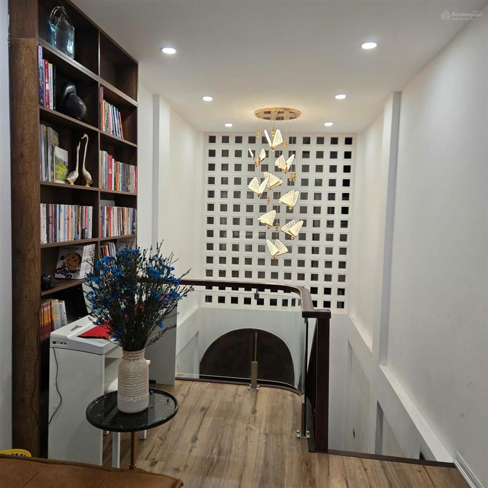 Bán nhà nguyễn đình thi tây hồ 30m, 6 tầng thang máy view hồ cực vip 12tỷ