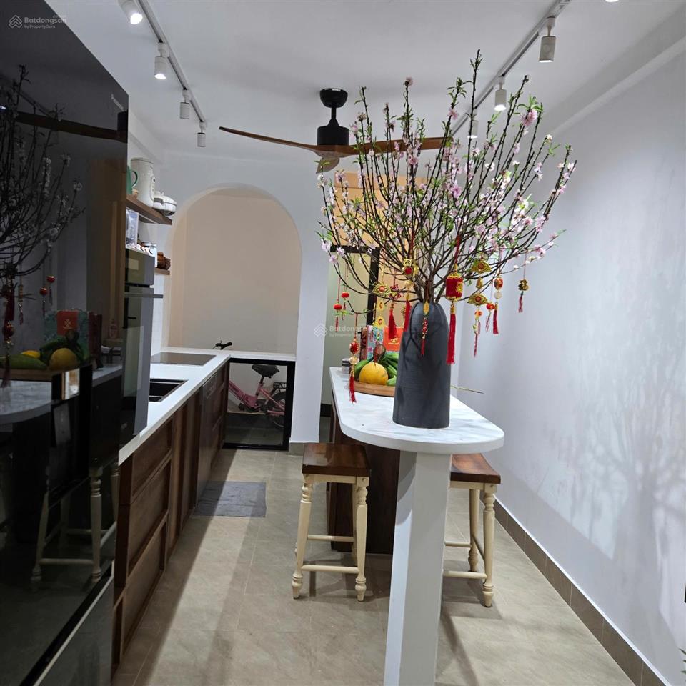 Bán nhà nguyễn đình thi tây hồ 30m, 6 tầng thang máy view hồ cực vip 12tỷ