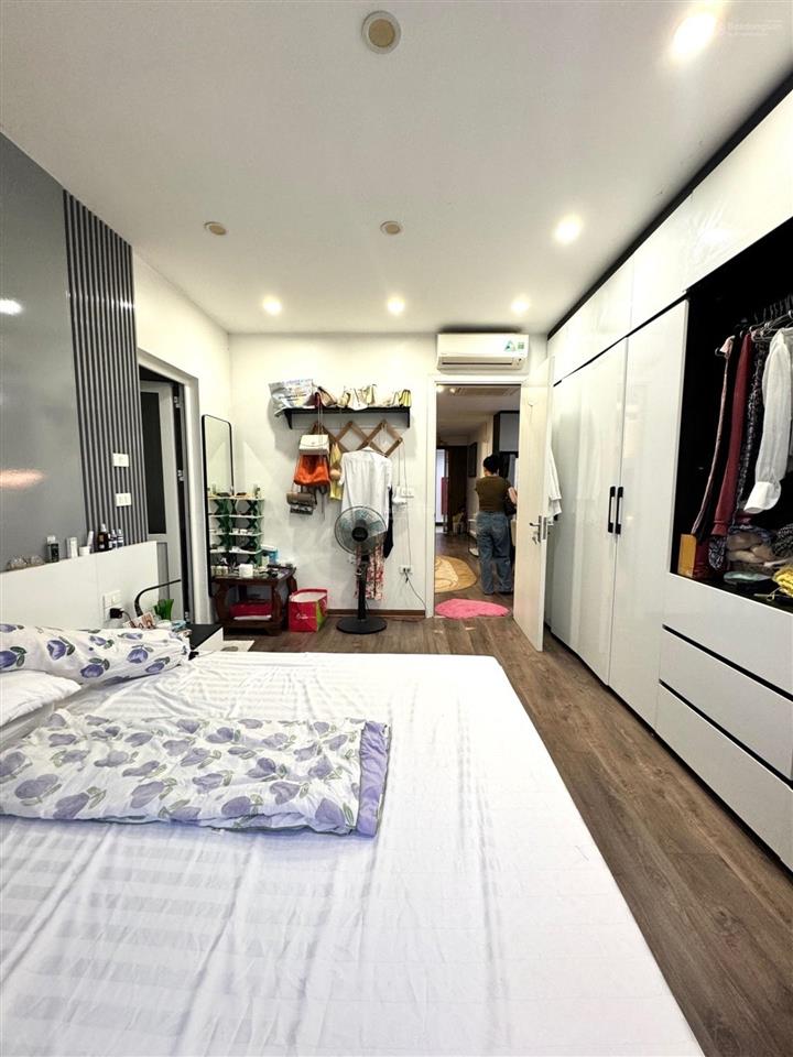 Căn hộ chung cư c18 lạc long quân  view hồ tây 2 con rồng  102m  3 phòng ngủ  lô góc  10,2 tỷ