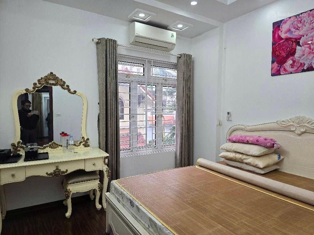 Bán nhà trích sài, hồ tây  2 thoáng trước sau  nhà view hồ đẹp ở luôn  6 tầng  13,5 tỷ