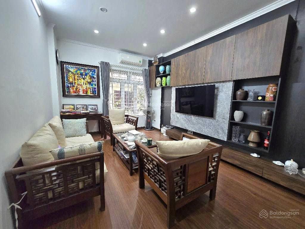 Bán nhà trích sài, hồ tây  2 thoáng trước sau  nhà view hồ đẹp ở luôn  6 tầng  13,5 tỷ