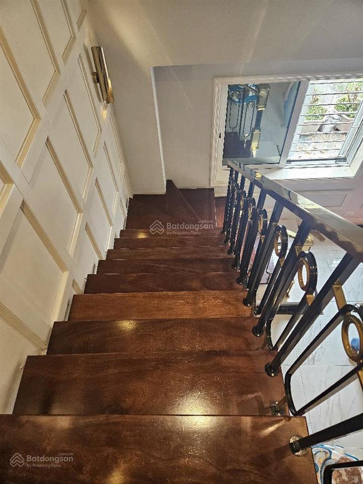 Bán căn hộ e4 ciputra tây hồ  diện tích 210m sử dụng * 4pn * full nội thất *tầng đẹp * 18,6 tỷ