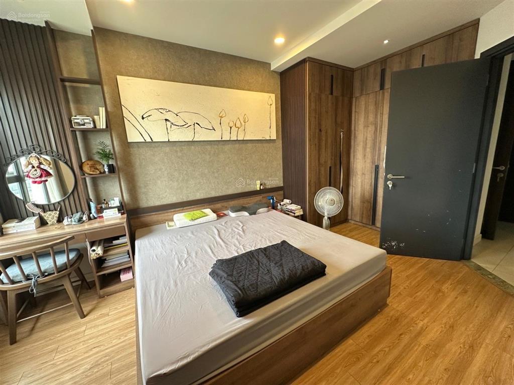 Bán chung cư kosmo tây hồ  125m * 3 ngủ * 3 vs  lô góc  có thể chia thành 2 căn  full nội thất