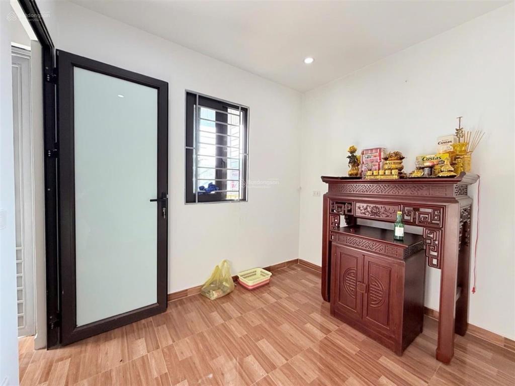 Bán nhà phố lạc long quân, tây hồ 30m² x 6 tầng, nhà mới đẹp, cách ô tô 1 nhà, full nội thất, 9.9tỷ