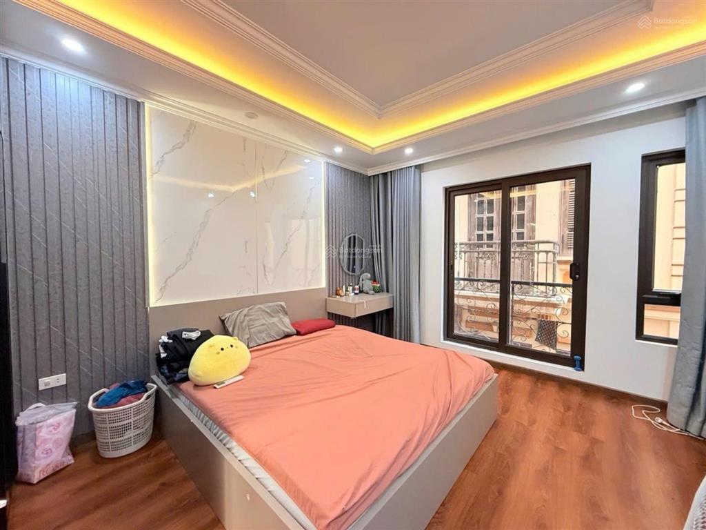 Bán nhà phố lạc long quân, tây hồ 30m² x 6 tầng, nhà mới đẹp, cách ô tô 1 nhà, full nội thất, 9.9tỷ