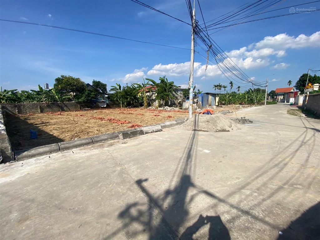 Hơn trăm mét, đường thông, ô tô tránh nhau, sau lưng trường học tại phù ninh  thủy nguyên
