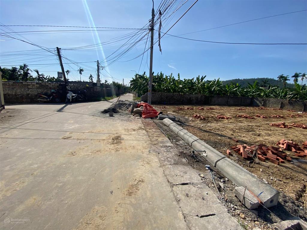 Hơn trăm mét, đường thông, ô tô tránh nhau, sau lưng trường học tại phù ninh  thủy nguyên