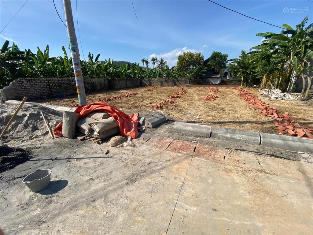 Hơn trăm mét, đường thông, ô tô tránh nhau, sau lưng trường học tại phù ninh  thủy nguyên