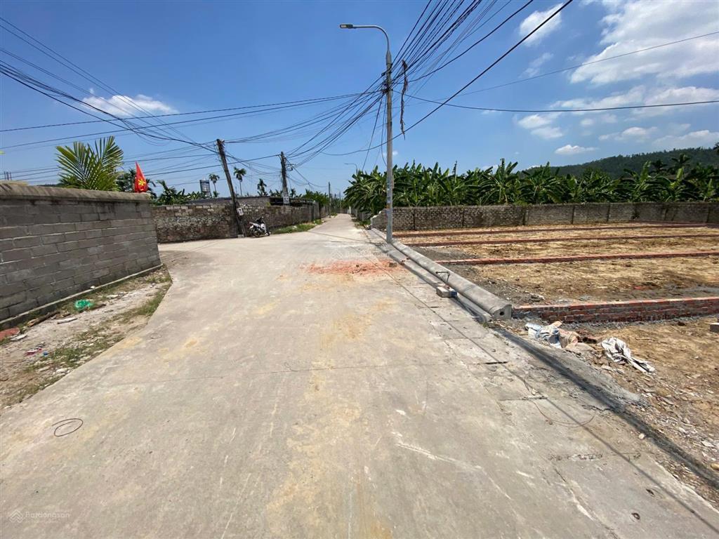 Sót lại 1 lô  113m2, đường thông, ô tô tránh nhau, sau lưng trường học tại