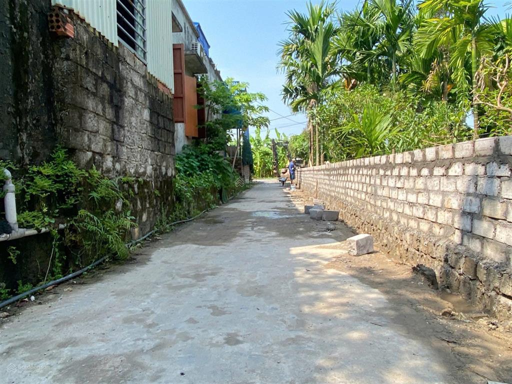 Vài trăm triệu thôi, 20m ra đường liên phường, giáp đường tỉnh lộ 352, đi bộ đến