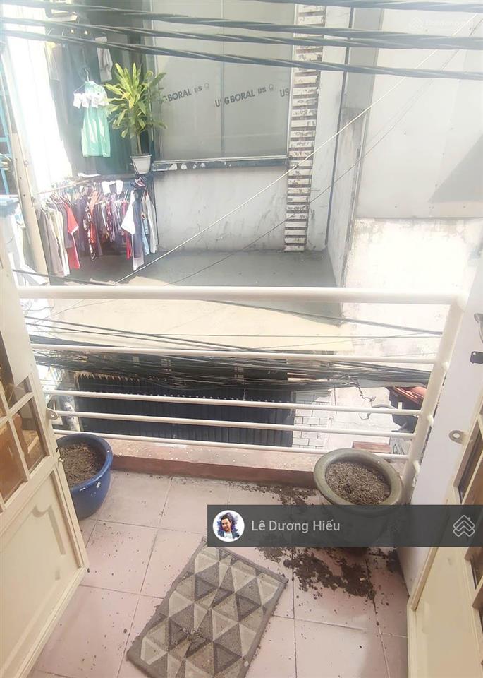 Bán nhà tôn đản 30m2. mặt tiền 3.6m. không quy hoạch. tiện kinh doanh. đang cho thuê 8tr/tháng