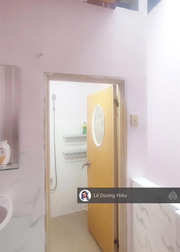 Bán nhà tôn đản 30m2. mặt tiền 3.6m. không quy hoạch. tiện kinh doanh. đang cho thuê 8tr/tháng