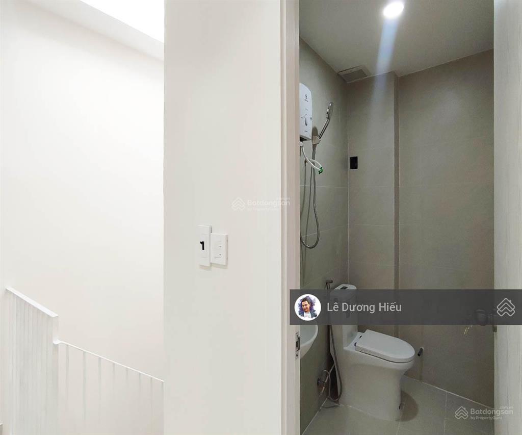 Bán nhà 55m2. mặt tiền 4m. không quy hoạch. 2 tầng đẹp mới như video. cách quận 1 tầm 2.5km