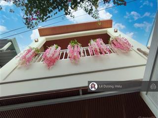 Bán nhà 55m2. mặt tiền 4m. không quy hoạch. 2 tầng đẹp mới như video. cách quận 1 tầm 2.5km