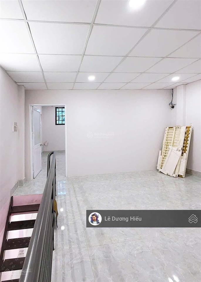 Nhà 2 tầng. diện tích 40m2. ngang 4,1m (vuông vắn). hẻm 3m. sổ hoàn công đủ. chỉ 2,5km tới quận 1