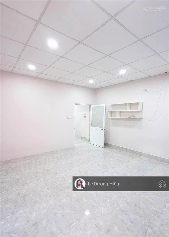 Nhà 2 tầng. diện tích 40m2. ngang 4,1m (vuông vắn). hẻm 3m. sổ hoàn công đủ. chỉ 2,5km tới quận 1