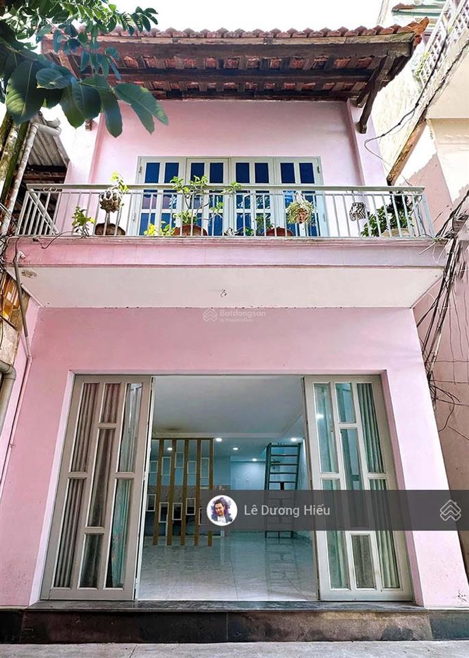 Nhà 2 tầng. diện tích 40m2. ngang 4,1m (vuông vắn). hẻm 3m. sổ hoàn công đủ. chỉ 2,5km tới quận 1