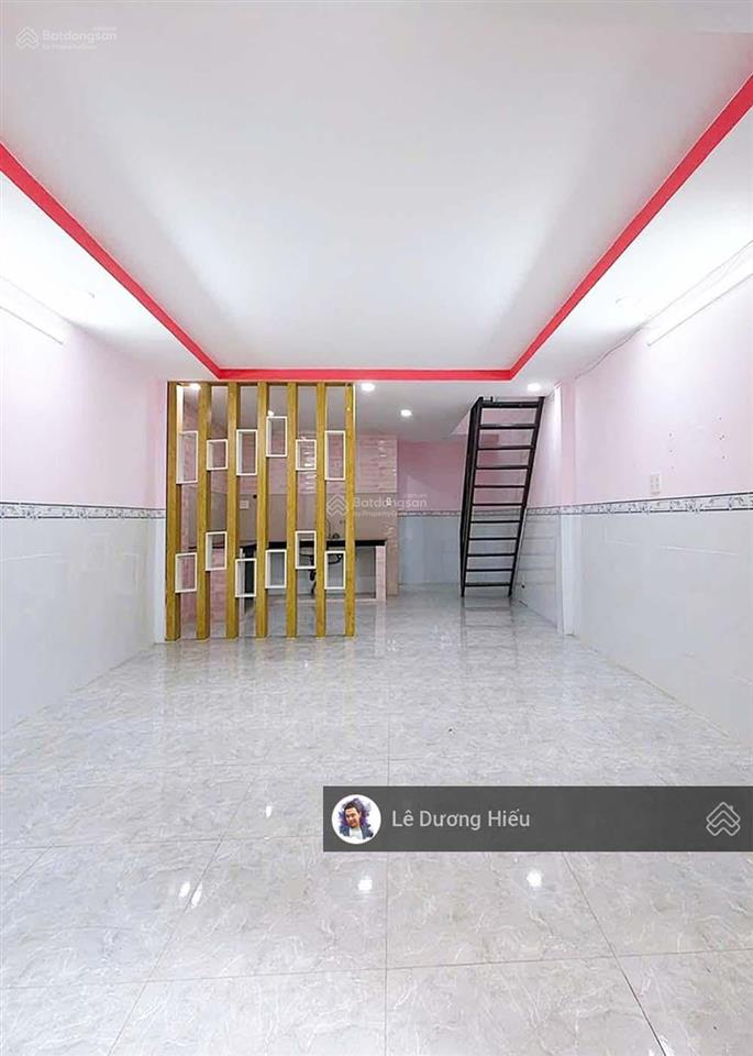 Nhà 2 tầng. diện tích 40m2. ngang 4,1m (vuông vắn). hẻm 3m. sổ hoàn công đủ. chỉ 2,5km tới quận 1