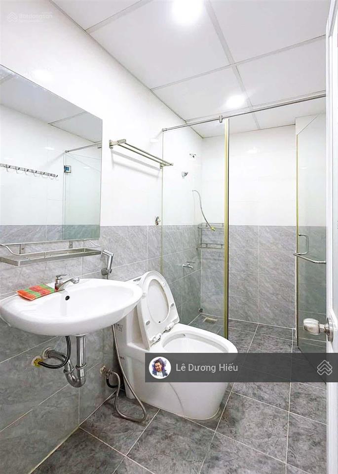 Nhà 2 tầng. diện tích 40m2. ngang 4,1m (vuông vắn). hẻm 3m. sổ hoàn công đủ. chỉ 2,5km tới quận 1