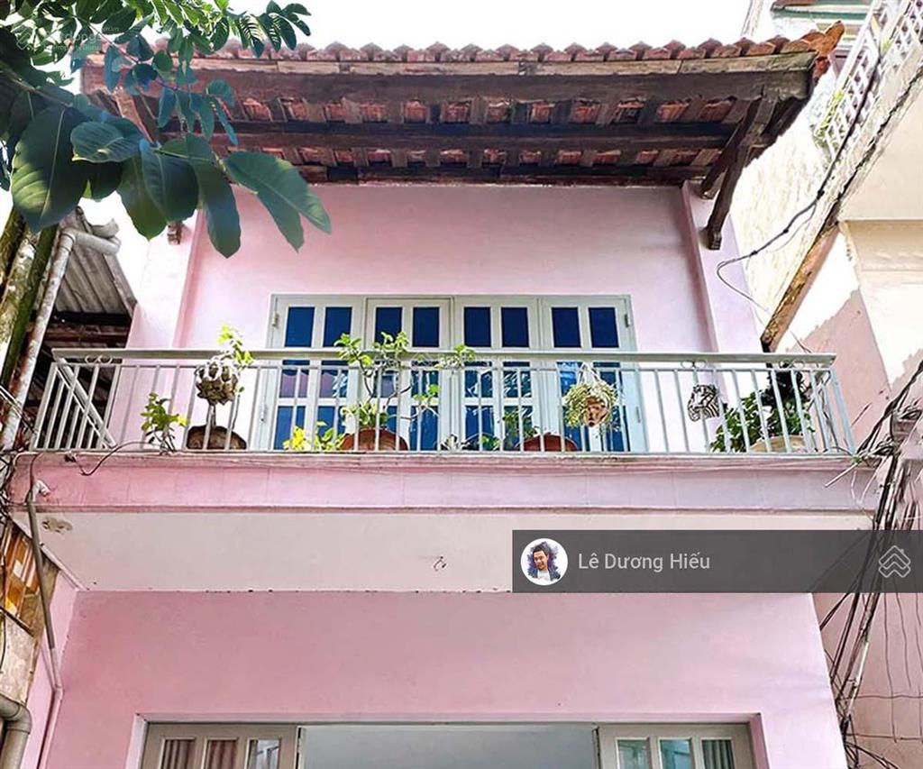 Nhà 2 tầng. diện tích 40m2. ngang 4,1m (vuông vắn). hẻm 3m. sổ hoàn công đủ. chỉ 2,5km tới quận 1