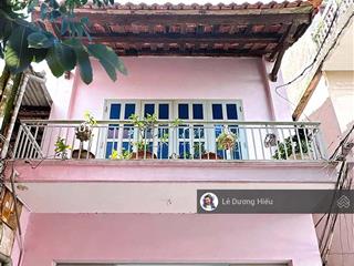 Nhà 2 tầng. diện tích 40m². ngang 4.1m (vuông vắn). hẻm 3m. sổ hoàn công đủ. chỉ 2,5km tới quận 1