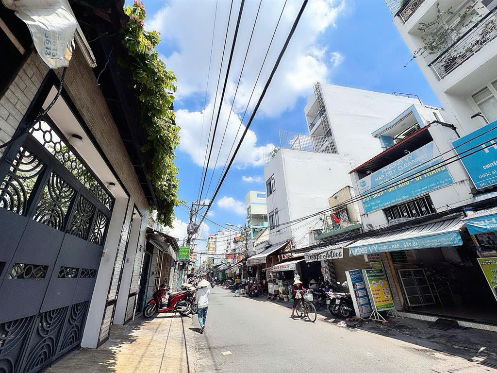 CHÍNH CHỦ CẦN BÁN NHÀ 2 TẦNG MTKD Đ.XÓM CHIẾU, QUẬN 4 - NGANG ĐẸP 6M*24M * LH GIANG