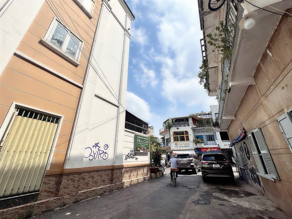 BÁN NHÀ 5 TẦNG MẶT TIỀN Đ.NGUYỄN VĂN NGUYỄN, QUẬN 1 - SỔ HỒNG VUÔNG ĐẸP HOÀN CÔNG CHUẨN -