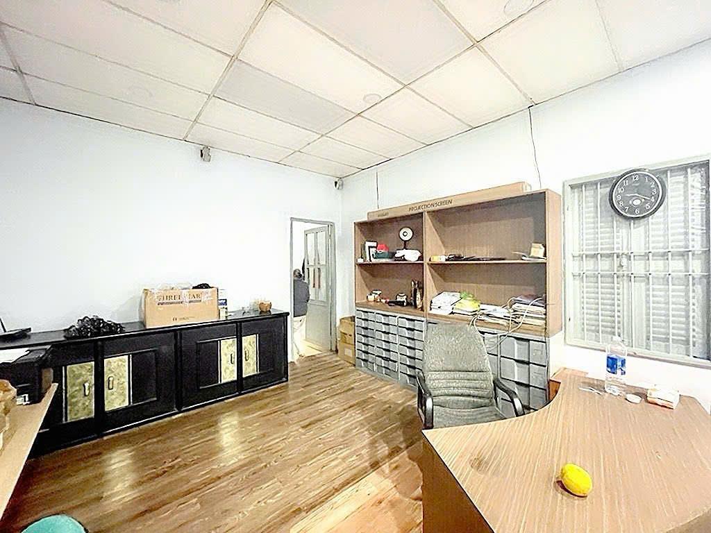 HIẾM - NGANG 6M*26M - BÁN NHÀ 2 TẦNG HXH Đ.LÊ THỊ RIÊNG, Q1 - CHỈ 30M NHÌN RA MT - VỊ TRÍ