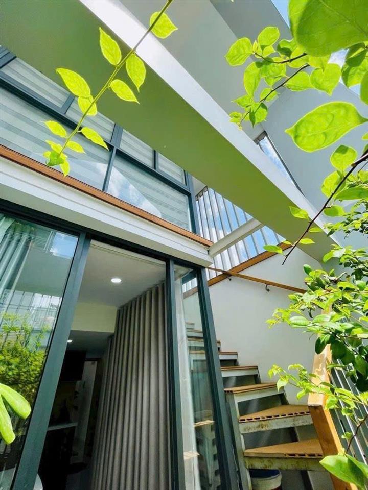 BÁN NHÀ 5 TẦNG MỚI - MẶT TIỀN XE HƠI ĐẬU CỬA Đ.NGUYỄN THIỆN THUẬT, QUẬN 3- KHU VIP PHÂN