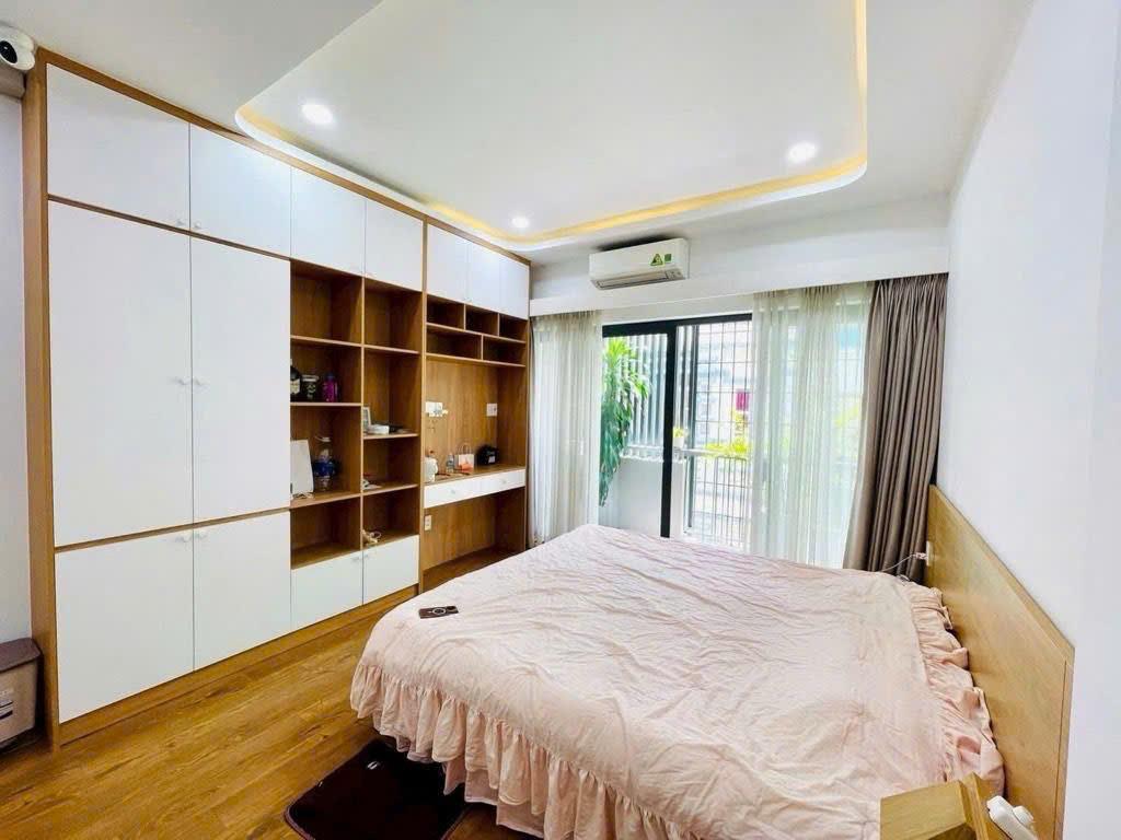 BÁN NHÀ 5 TẦNG MỚI - MẶT TIỀN XE HƠI ĐẬU CỬA Đ.NGUYỄN THIỆN THUẬT, QUẬN 3- KHU VIP PHÂN