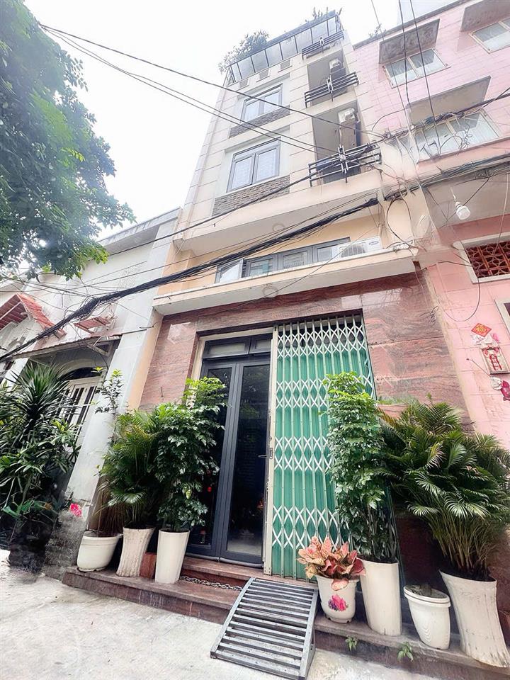 BÁN NHÀ 5 TẦNG HXH Đ.CÔ BẮC, QUẬN 1 - DT 4M*11M VUÔNG ĐẸP - CHỈ CÁCH 1 CĂN NHÌN RA MT -