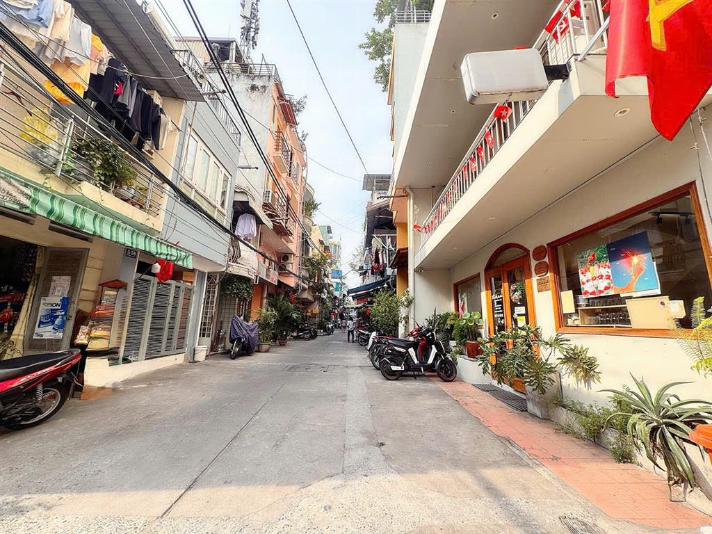 ĐỘC TÔN CHÀO BÁN NHÀ 2 TẦNG MẶT TIỀN HXH Đ.NGUYẼN TRUNG NGẠN, BÊN NGHÉ, QUẬN 1 - DT ĐẸP
