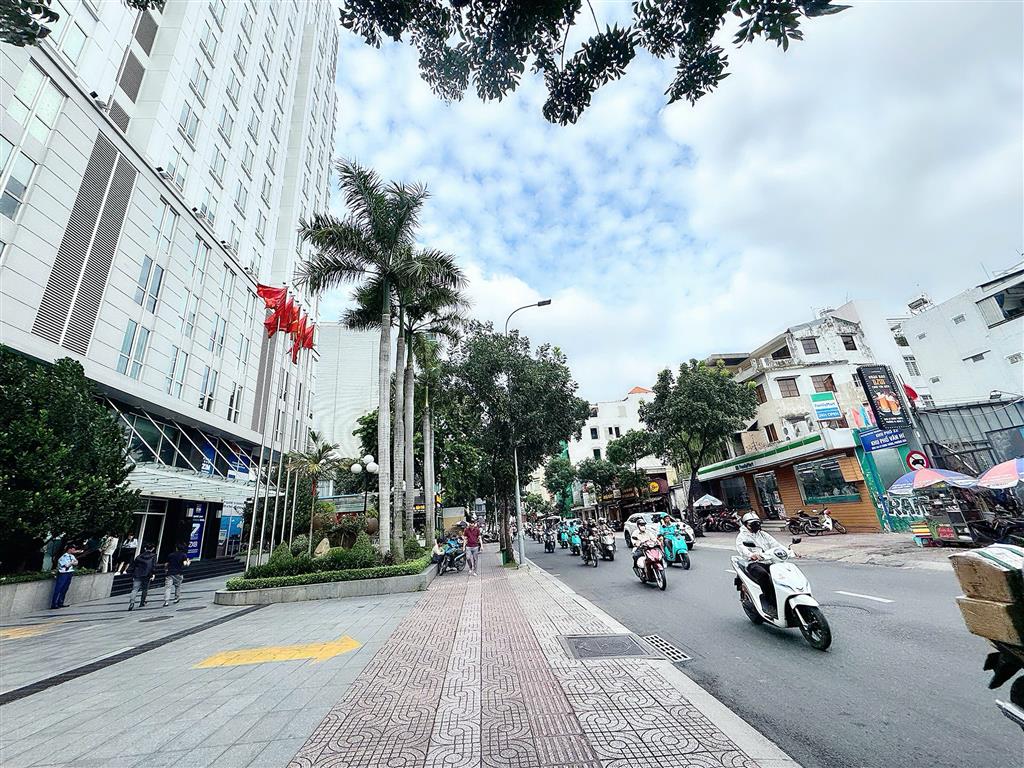 BÁN NHÀ 4 TẦNG - MT Đ. LÝ CHÍNH THẮNG, QUẬN 3 - HDT 60TR/TH - DUY NHẤT NHÀ BÁN  * LH